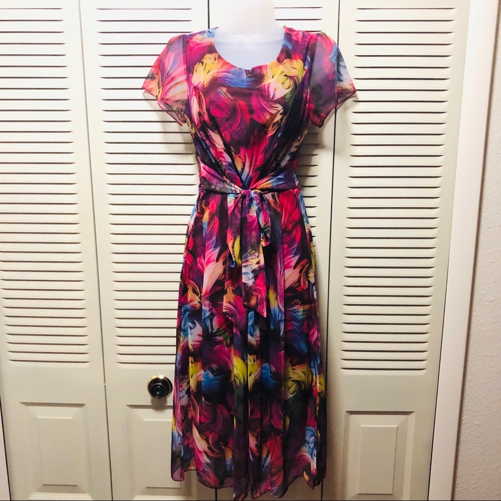 A cute multicolored dress with a sewn-on belt